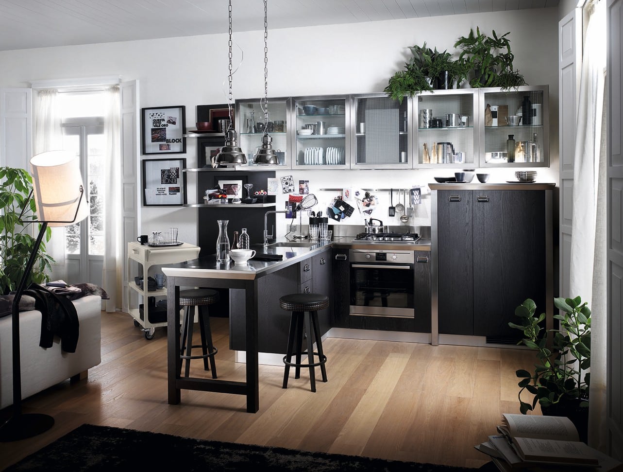 Moderni keittiö tummilla sävyillä