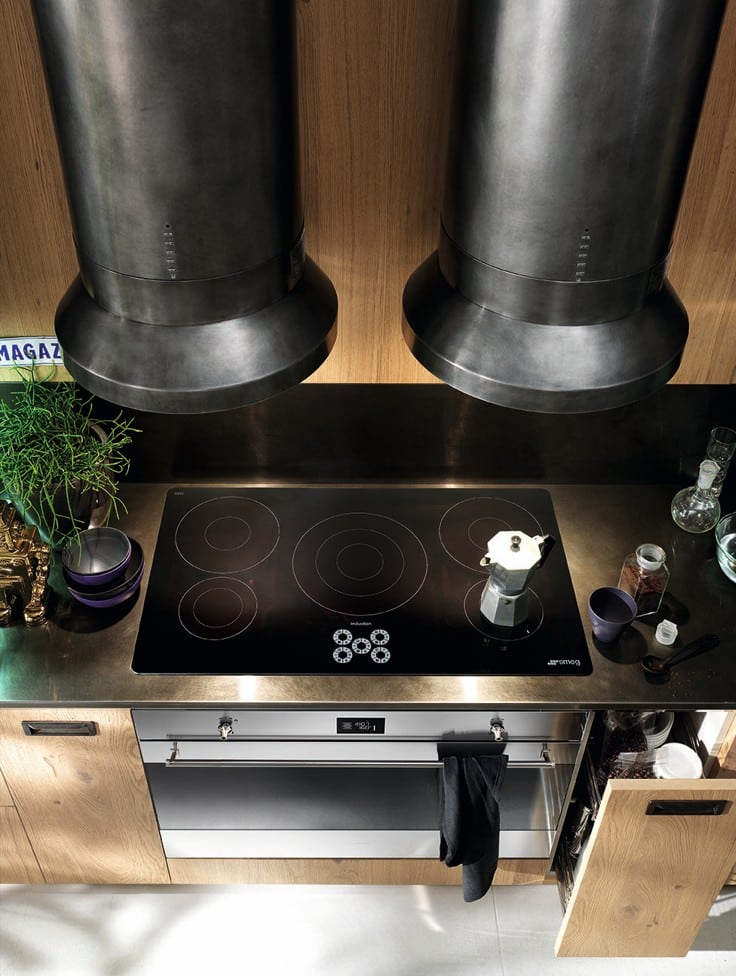 Moderni keittiö, tyylikkäät laitteet.