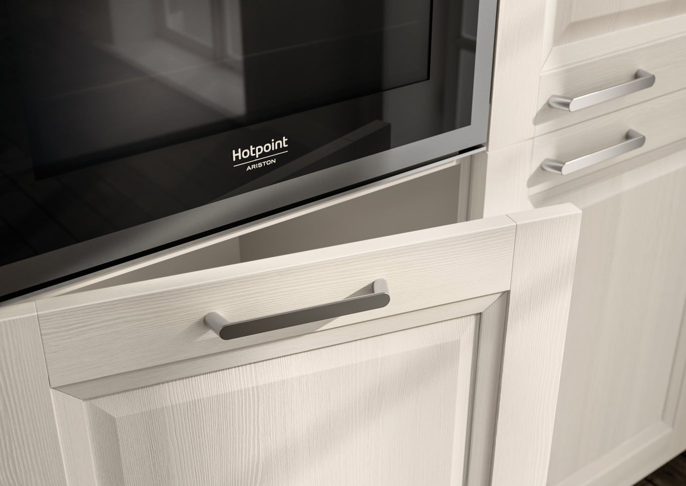 Vaalea keittiökaappi ja televisio