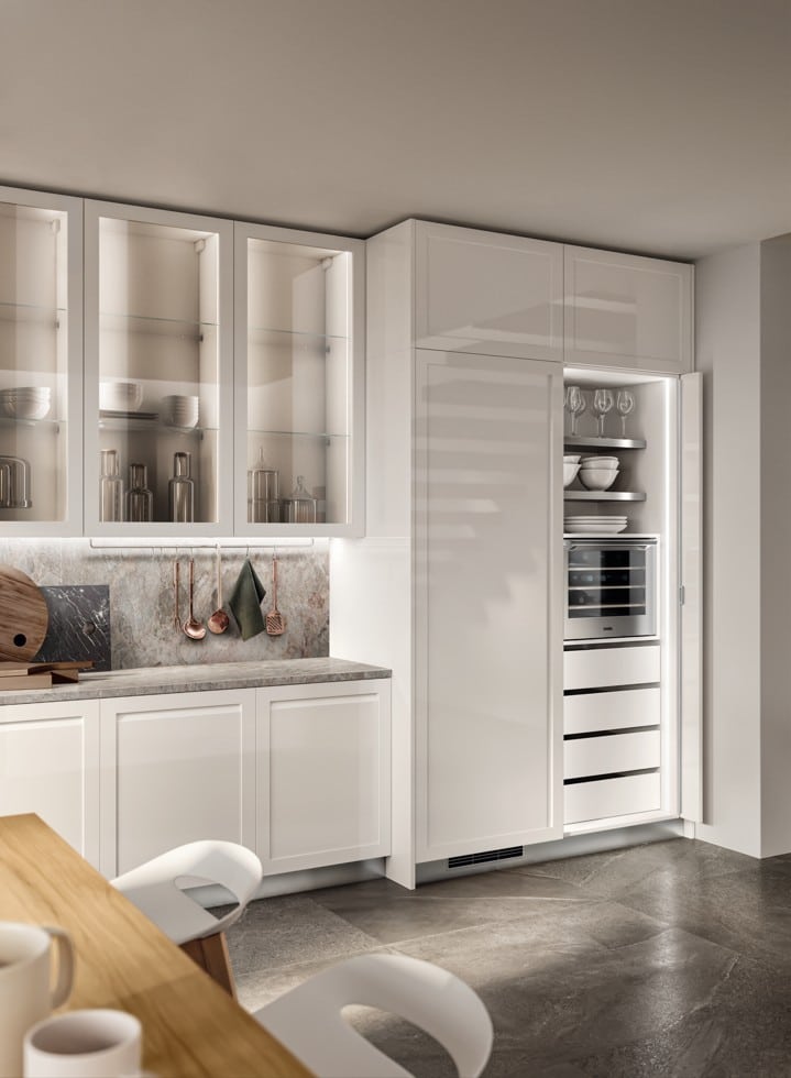 Moderni keittiö, vaaleat sävyt.